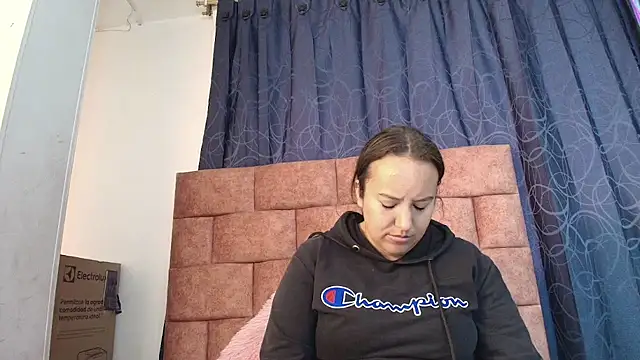 Sofi-Brown online show from 11-19-25, 01:11