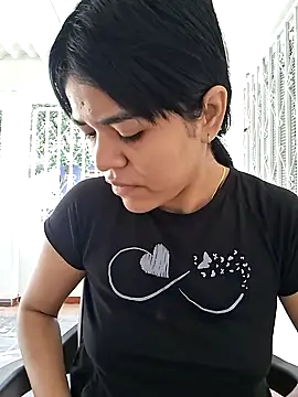 Skinny Wet online show from 12-22-25, 12:35