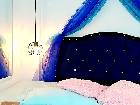 Snapshot of KATY_LOWERY chatting on 11-25-25, 04:01 KATY LOWERY online show from 11-25-25, 04:01