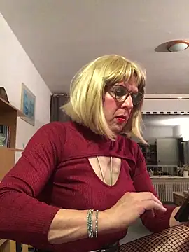 simone xdressing online show from 10-19-25, 12:00