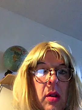 simone xdressing online show from 12-14-25, 02:22