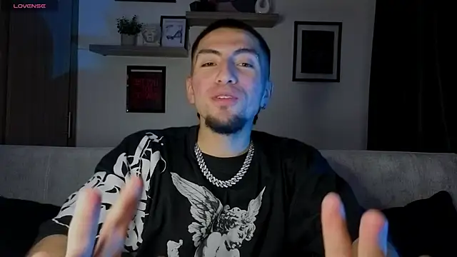 Snapshot of AresMassimoX chatting on 11-21-25, 02:21 AresMassimoX online show from 11-21-25, 02:21