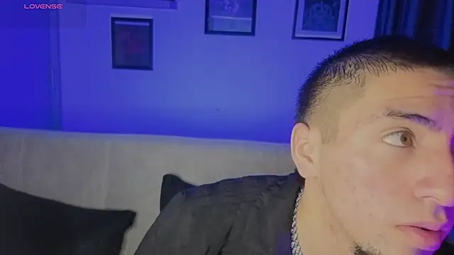 Snapshot of AresMassimoX chatting on 11-28-25, 03:31 AresMassimoX online show from 11-28-25, 03:31