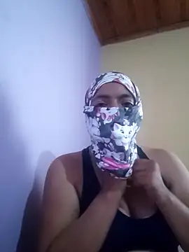 camilasuluaga online show from 11-17-25, 09:20