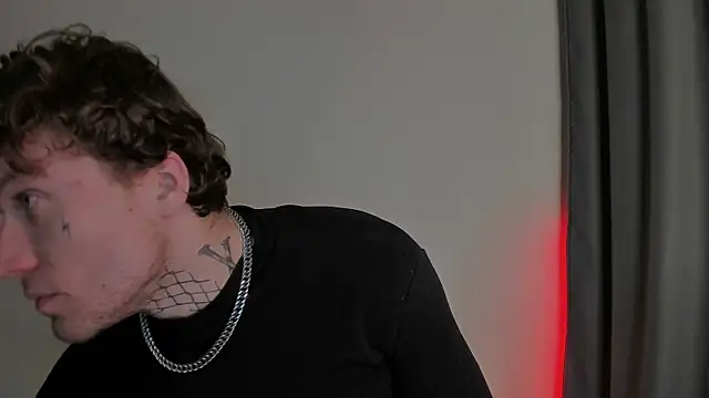 Snapshot of Huntall77 chatting on 11-18-25, 04:11 Huntall77 online show from 11-18-25, 04:11