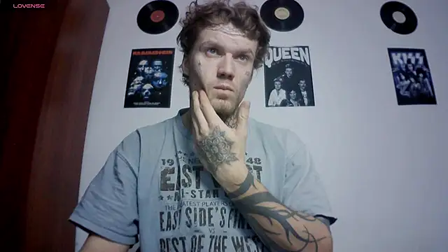 Snapshot of Huntall77 chatting on 11-27-25, 02:52 Huntall77 online show from 11-27-25, 02:52