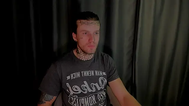 Snapshot of Huntall77 chatting on 11-30-25, 01:15 Huntall77 online show from 11-30-25, 01:15