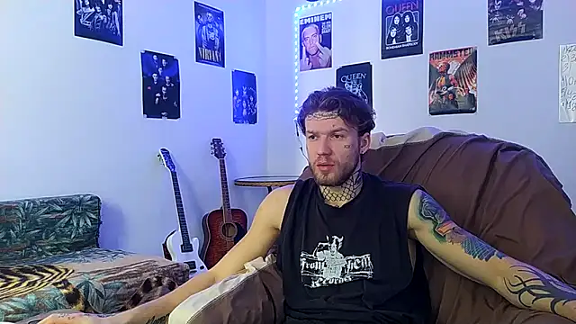 Snapshot of Huntall77 chatting on 12-18-25, 07:14 Huntall77 online show from 12-18-25, 07:14