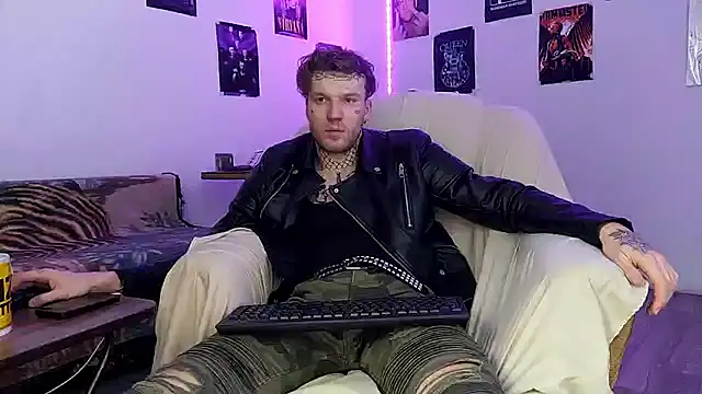 Snapshot of Huntall77 chatting on 01-05-26, 05:27 Huntall77 online show from 01-05-26, 05:27