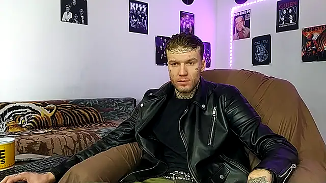 Snapshot of Huntall77 chatting on 01-10-26, 06:37 Huntall77 online show from 01-10-26, 06:37