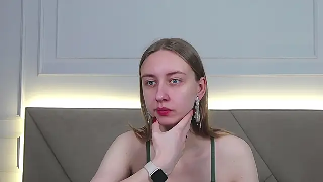 Snapshot of RachaelCute chatting on 11-25-25, 04:23 RachaelCute online show from 11-25-25, 04:23