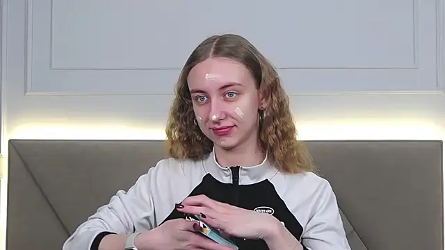 Snapshot of RachaelCute chatting on 12-17-25, 04:29 RachaelCute online show from 12-17-25, 04:29