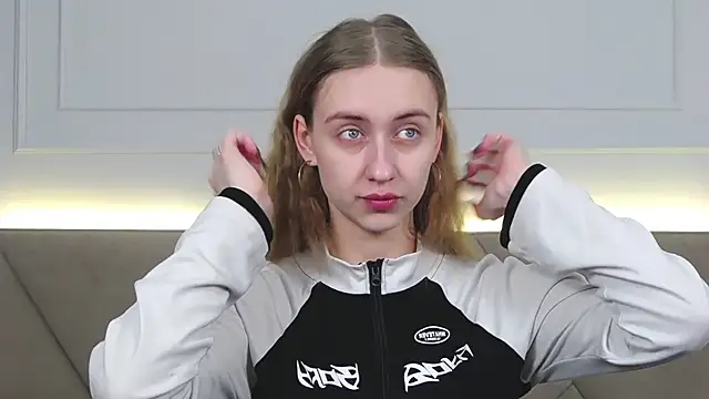 Snapshot of RachaelCute chatting on 12-18-25, 04:29 RachaelCute online show from 12-18-25, 04:29