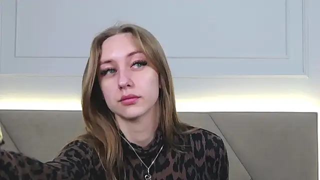 Snapshot of RachaelCute chatting on 12-20-25, 04:19 RachaelCute online show from 12-20-25, 04:19