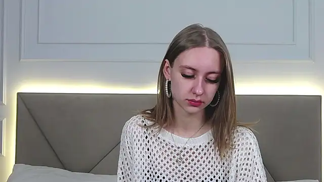 Snapshot of RachaelCute chatting on 12-21-25, 04:08 RachaelCute online show from 12-21-25, 04:08