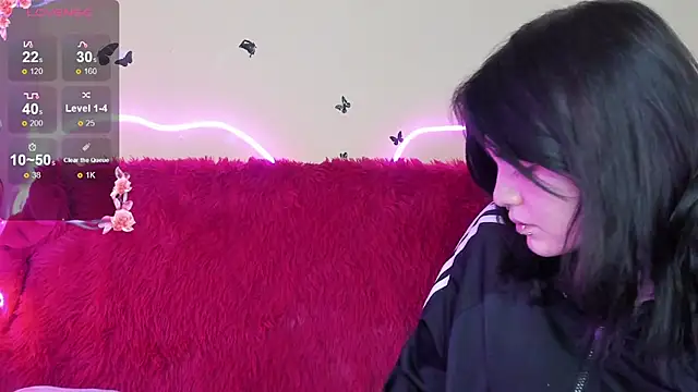 Snapshot of EmmaDarkk chatting on 12-19-25, 08:32 EmmaDarkk online show from 12-19-25, 08:32