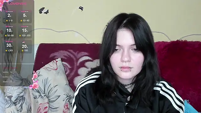 Snapshot of EmmaDarkk chatting on 12-19-25, 08:38 EmmaDarkk online show from 12-19-25, 08:38