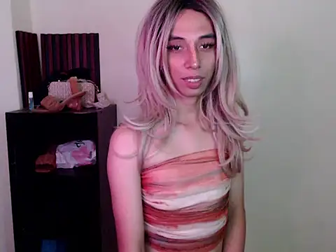 Snapshot of evelynfucker chatting on 11-12-25, 04:46 evelynfucker online show from 11-12-25, 04:46