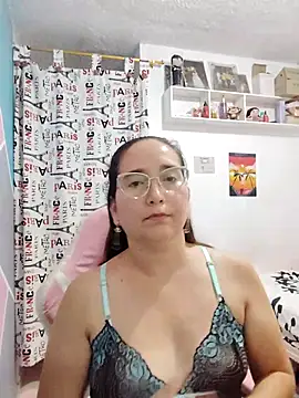 Snapshot of LaLey2702 chatting on 11-19-25, 01:38 LaLey2702 online show from 11-19-25, 01:38