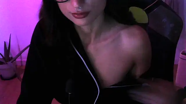 LucyGrayX online show from 11-10-25, 07:02