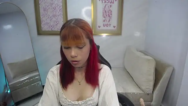 Snapshot of Sweet_Kitty_v chatting on 11-15-25, 01:40 Sweet Kitty v online show from 11-15-25, 01:40