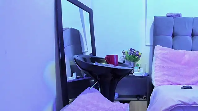 Snapshot of hazz_smith chatting on 11-25-25, 08:47 hazz smith online show from 11-25-25, 08:47