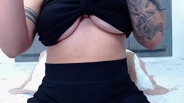 Ana Paula0 online show from 11-28-25, 12:30