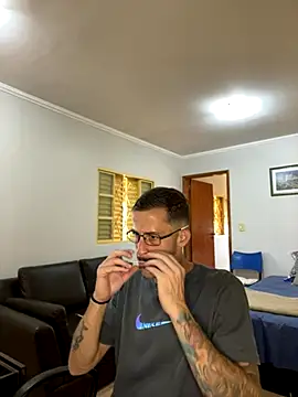 Snapshot of Lucasjandre chatting on 12-05-25, 12:47 Lucasjandre online show from 12-05-25, 12:47