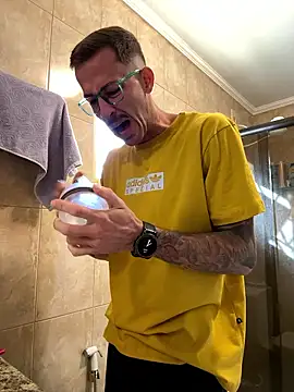 Snapshot of Lucasjandre chatting on 01-14-26, 10:32 Lucasjandre online show from 01-14-26, 10:32