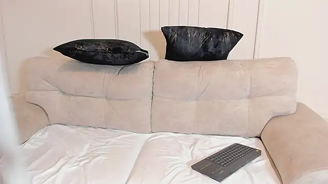 Kenia Storm online show from 01-14-26, 07:30