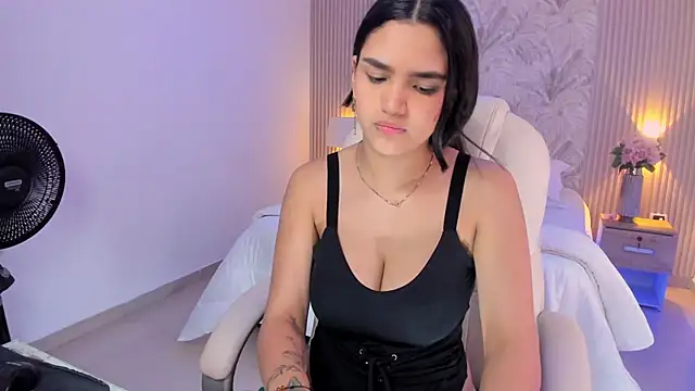 Snapshot of Kim_stonee chatting on 11-19-25, 08:42 Kim stonee online show from 11-19-25, 08:42