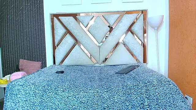 Antonella And Thiago online show from 11-29-25, 12:08