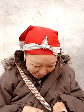 Snapshot of girl-hot2x chatting on 12-05-25, 02:20 girl-hot2x online show from 12-05-25, 02:20