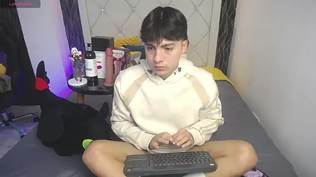 Snapshot of Samu_FoXXX chatting on 11-13-25, 08:19 Samu FoXXX online show from 11-13-25, 08:19