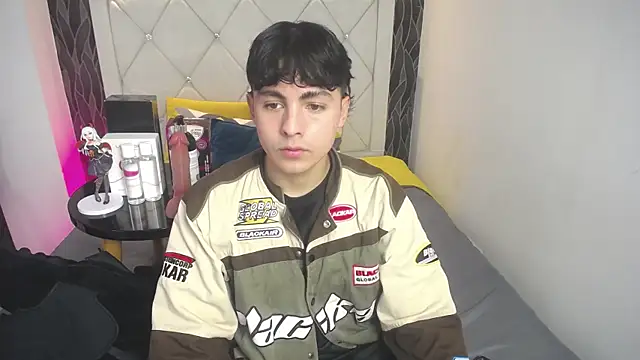 Snapshot of Samu_FoXXX chatting on 11-14-25, 08:18 Samu FoXXX online show from 11-14-25, 08:18