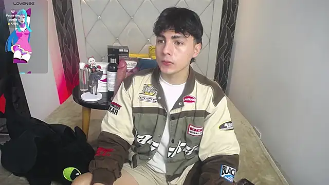 Snapshot of Samu_FoXXX chatting on 11-18-25, 08:13 Samu FoXXX online show from 11-18-25, 08:13