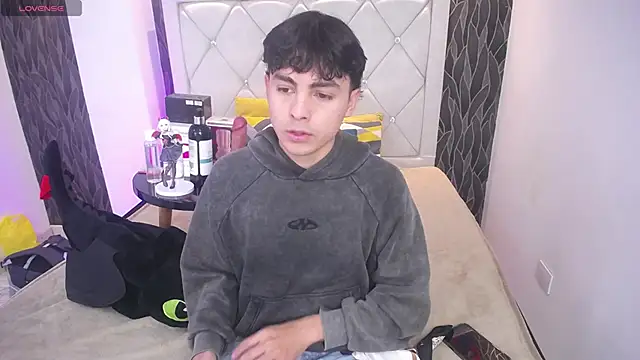 Snapshot of Samu_FoXXX chatting on 11-21-25, 10:08 Samu FoXXX online show from 11-21-25, 10:08