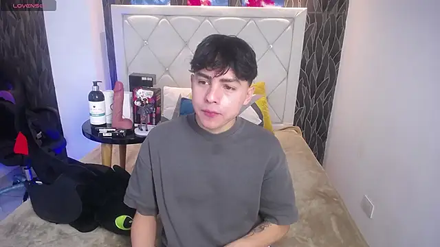 Snapshot of Samu_FoXXX chatting on 11-23-25, 08:19 Samu FoXXX online show from 11-23-25, 08:19