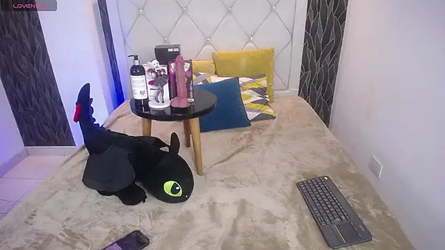 Snapshot of Samu_FoXXX chatting on 11-24-25, 08:30 Samu FoXXX online show from 11-24-25, 08:30