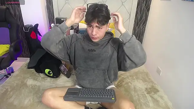 Snapshot of Samu_FoXXX chatting on 12-04-25, 08:39 Samu FoXXX online show from 12-04-25, 08:39