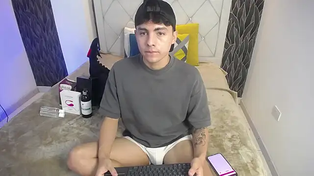 Snapshot of Samu_FoXXX chatting on 12-05-25, 08:16 Samu FoXXX online show from 12-05-25, 08:16