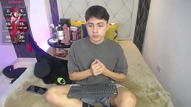 Snapshot of Samu_FoXXX chatting on 12-16-25, 08:25 Samu FoXXX online show from 12-16-25, 08:25