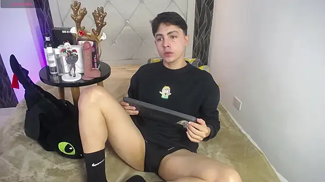 Snapshot of Samu_FoXXX chatting on 12-17-25, 08:26 Samu FoXXX online show from 12-17-25, 08:26