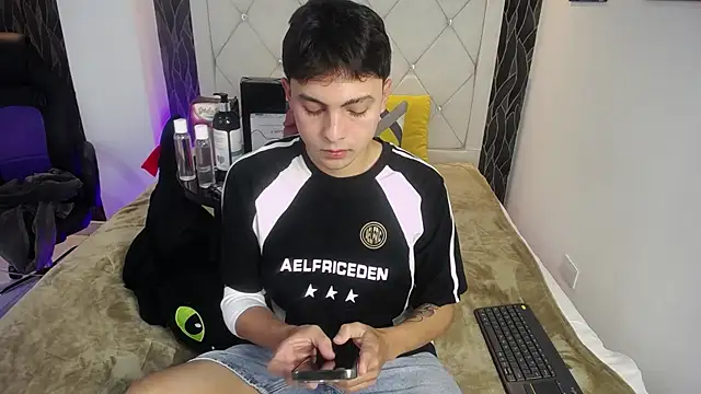 Snapshot of Samu_FoXXX chatting on 01-13-26, 08:47 Samu FoXXX online show from 01-13-26, 08:47