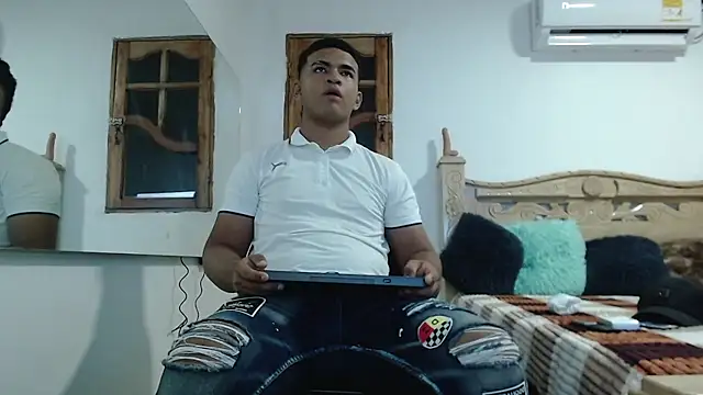 Snapshot of mathews___ chatting on 11-18-25, 02:28 mathews online show from 11-18-25, 02:28