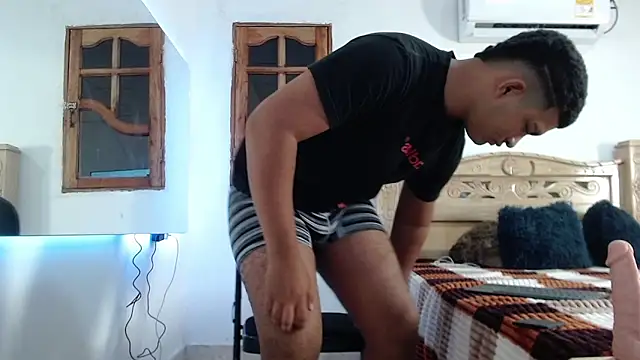 Snapshot of mathews___ chatting on 11-20-25, 04:01 mathews online show from 11-20-25, 04:01