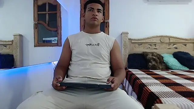 Snapshot of mathews___ chatting on 11-25-25, 02:22 mathews online show from 11-25-25, 02:22