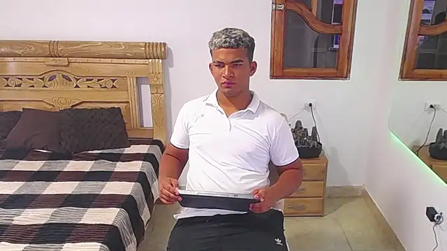 Snapshot of mathews___ chatting on 12-05-25, 05:38 mathews online show from 12-05-25, 05:38