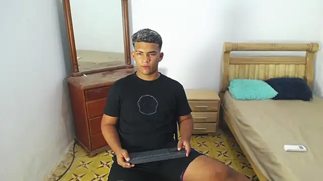 Snapshot of mathews___ chatting on 12-18-25, 03:01 mathews online show from 12-18-25, 03:01