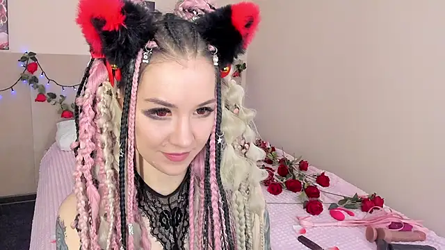 Lina Moony online show from 11-26-25, 02:01